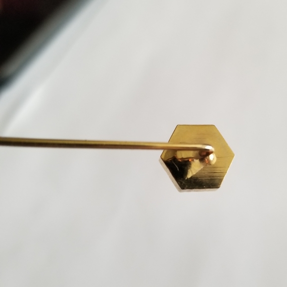 Vintage stickpin hexagon honeycomb shape hexagonal gold tone - Picture 4 of 8